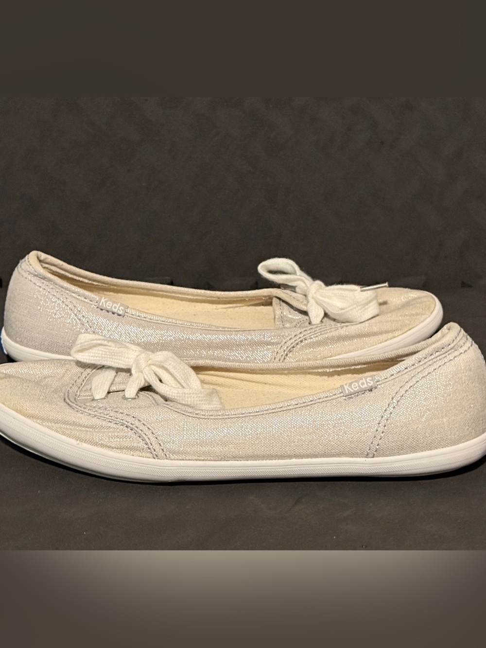 KEDS Women's Metallic Linen Silver Closed Toe Ballet Flat Slip-In Shoes Size 6
